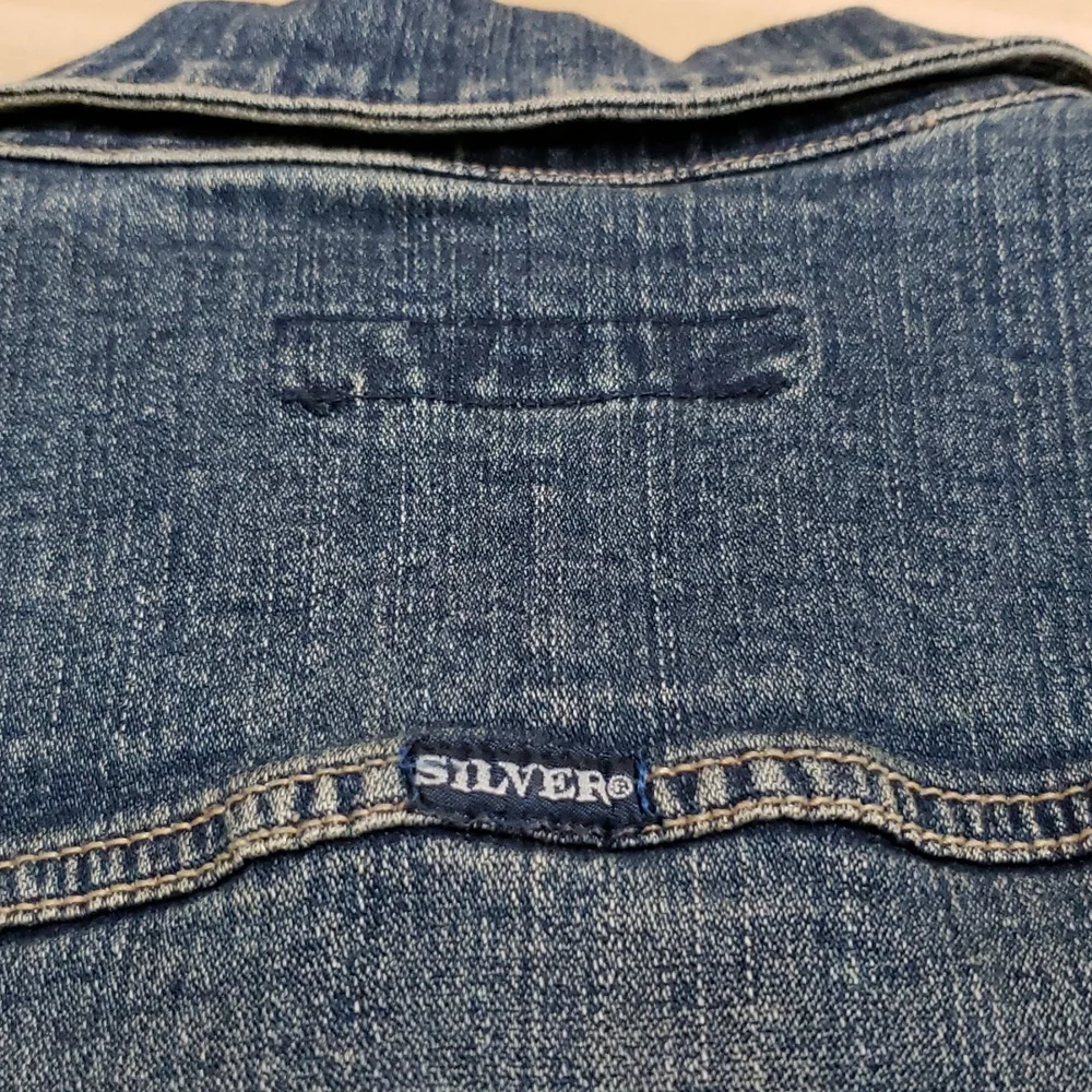 ❤💛💚HOST PICK!!💙💛❤Silver jeans jacket - Picture 5 of 5